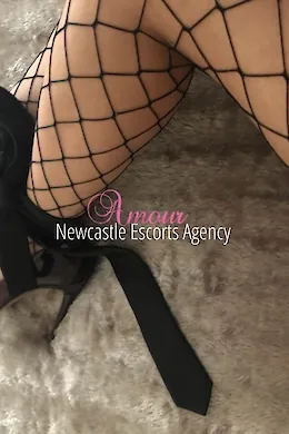 Elise - picture 9 of 6