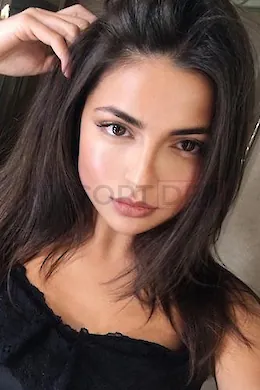 Melanie - picture 1 of 4