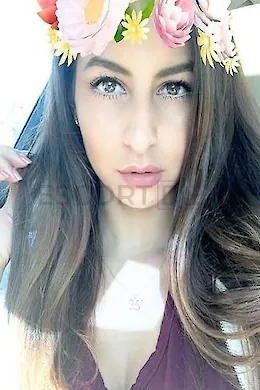 Nadia - picture 1 of 4