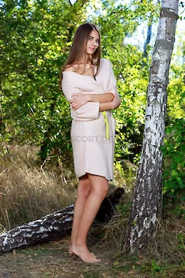 lana - picture 1 of 5