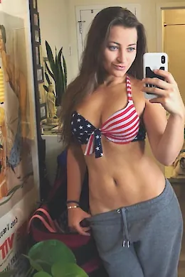 Coralie - picture 1 of 3