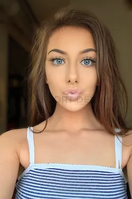 Chrissy - picture 1 of 3