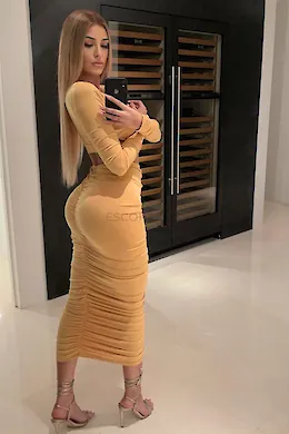 Rachelle - picture 1 of 6