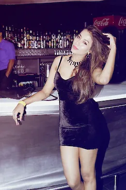 Surveen Saniya - picture 1 of 4