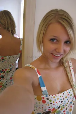 Leana Lexi - picture 1 of 3