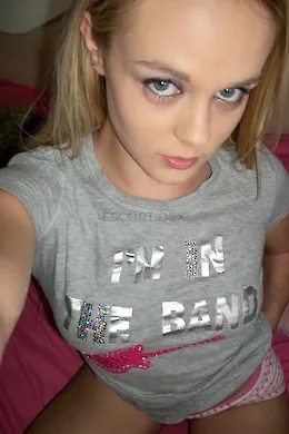 Layla Jillian - picture 1 of 3