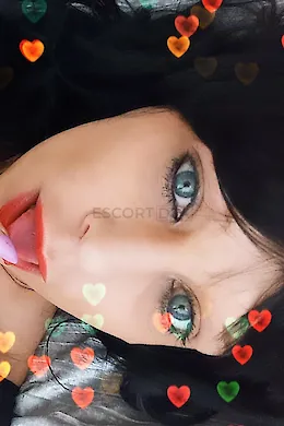 BustyEnglishjad - picture 1 of 3