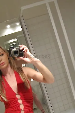 Lexi Olivia - picture 1 of 3