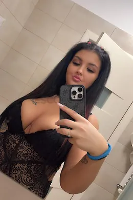 Andrea - picture 1 of 4