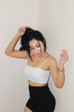 Ervina Jolie - picture 1 of 6