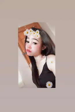 Ervina Jolie - picture 1 of 6