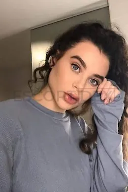 Sandra - picture 1 of 4