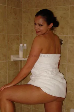 Monica - picture 1 of 3