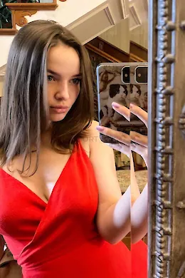 Nathalie - picture 1 of 7