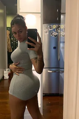 veronique - picture 1 of 3