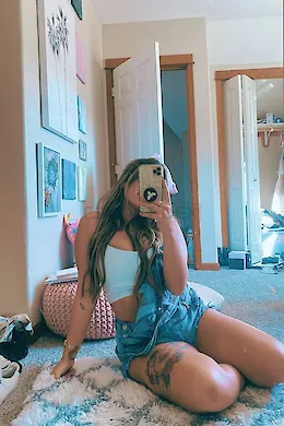 Karine - picture 1 of 7