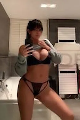 isabelle - picture 1 of 3