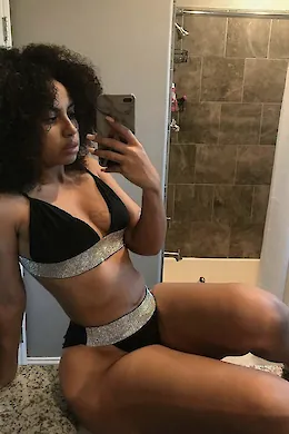 Sexy Nicole - picture 1 of 4