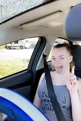 Sarahbenzette - picture 1 of 3