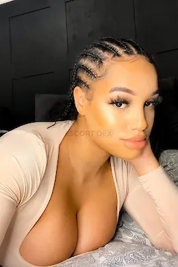 Vicky - picture 1 of 4