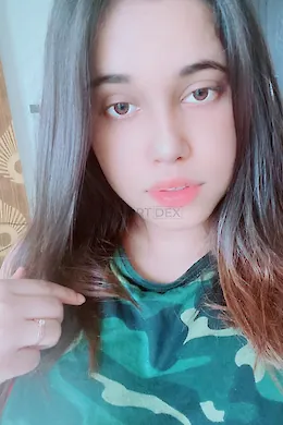 Brunette Emily - picture 1 of 4