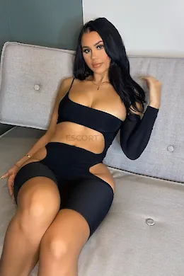 Clara - picture 1 of 4