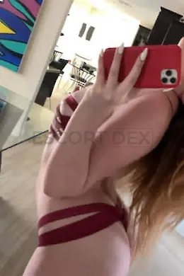 sarah - picture 1 of 3