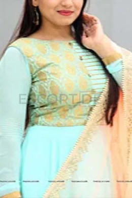 KAREENA DHAWAN - picture 1 of 4