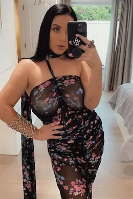 Angela90 - picture 1 of 6