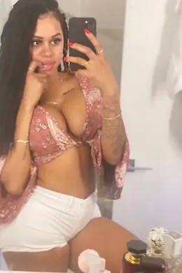 Lisa - picture 1 of 3