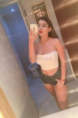 nell maya - picture 1 of 4