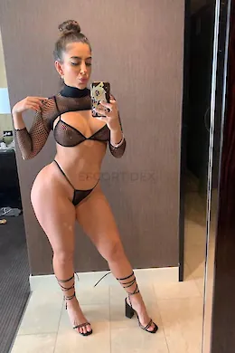 Laura laura - picture 1 of 4