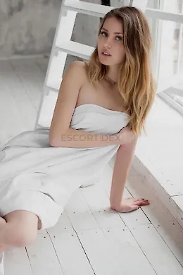 Chantal - picture 1 of 5