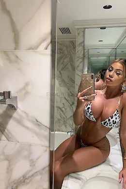 Stephanie - picture 1 of 3