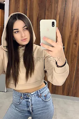 Amina - picture 1 of 5