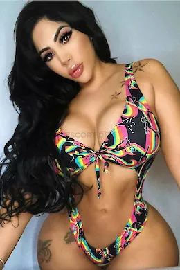 Lily Amalia - picture 1 of 4