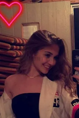 Debora cc - picture 1 of 3